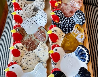 Handgemaakte keramische lepelsteun voor kippen – decoratie boerderijkeuken