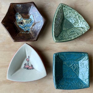 Adorable plat/bol/sachet de thé/porte-cuillère en grès céramique poterie
