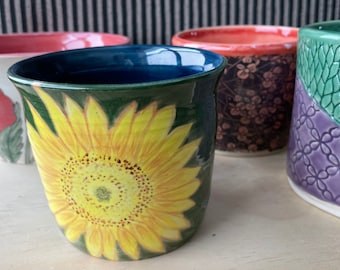 Hübsche Keramikschalen aus der Garden Flower-Serie von Grammy