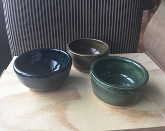 Handmade Stoneware Pottery Bowl: Earthy Glazes, Grammy&#39;s Series