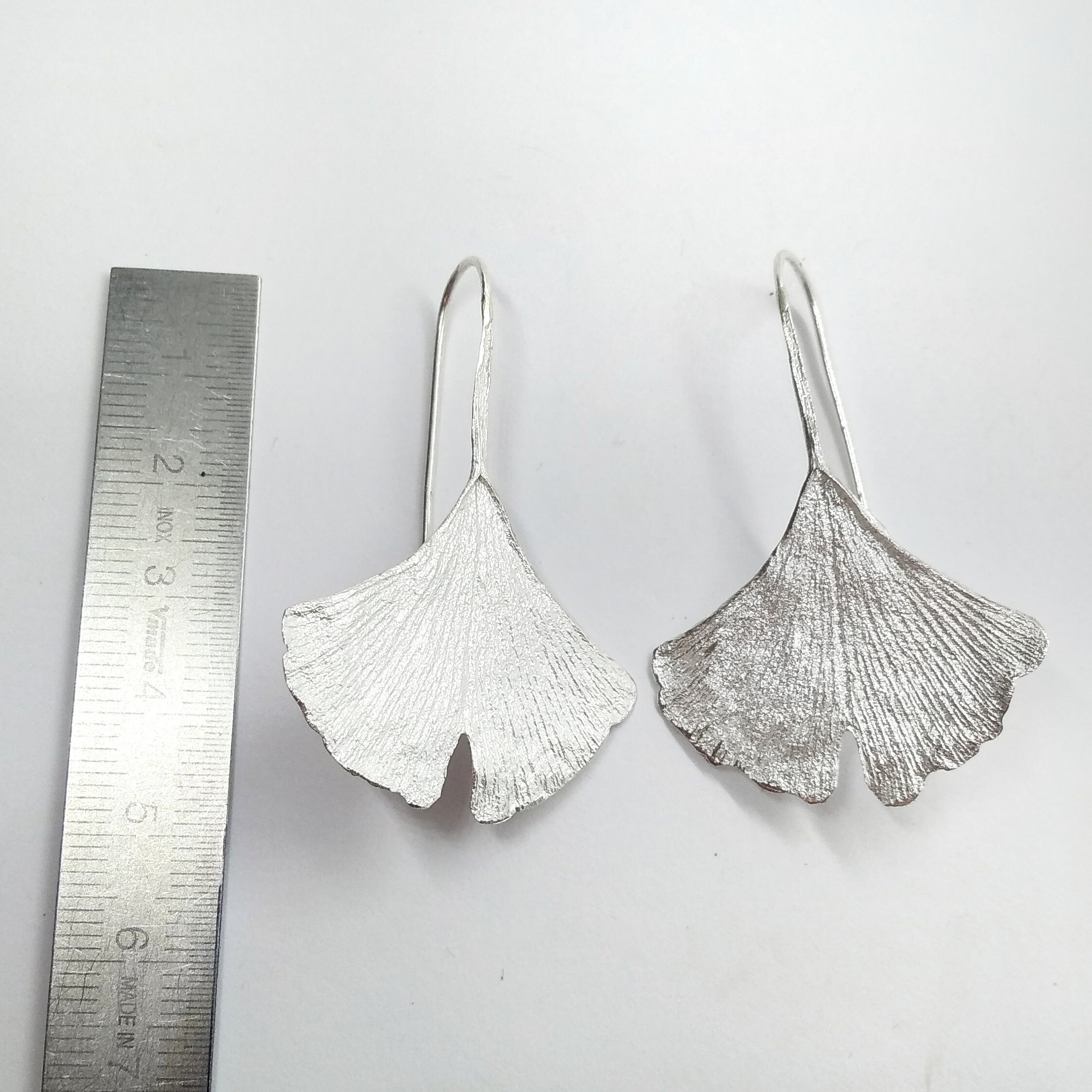 Silver ginkgo biloba earrings. pendientes de plata con la Etsy