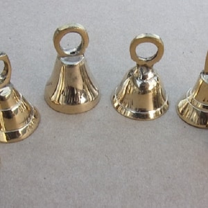 EXCEART Pack of 60 Christmas Bells Bell Key Ring Earring Charm Mini Bells  for Crafts Bell Pendant Gold Mini Metal Bell Jingle Bell Toy Small Bell  Wind Chimes Iron : : Home