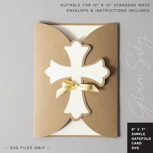 Puede incluir: Un juego de tres cuencos apilables de cerámica en tonos azules, verdes y blancos. Los cuencos presentan un esmalte moteado y un diseño sencillo y moderno. El cuenco más grande tiene aproximadamente 15 cm de diámetro.