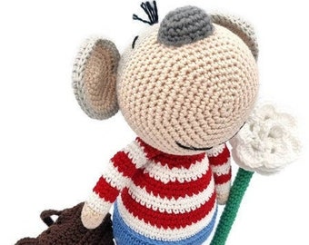 Crochet pattern mouse Flapsi with backpack and flower
