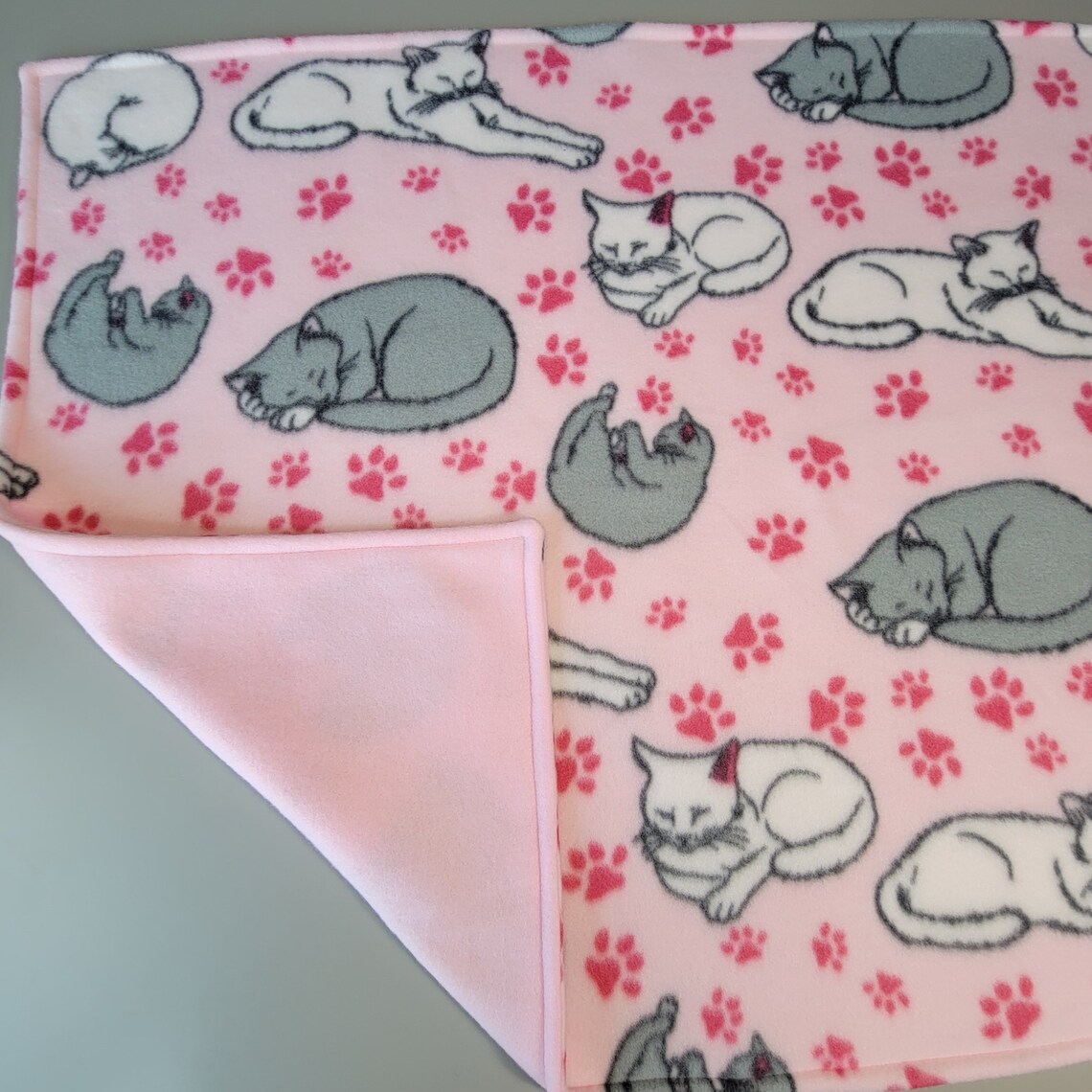 Pink Fleece Cat Print Pet Blanket. Sleepy Kitty Nap Time Blanket/kitten