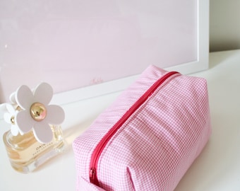 Gingham Make Up Bag | Cosmetic Bag |  lined with pink cotton  | Travel Pouch | Zip-up pouch | Handmade | Summer pouches | Accessories bag