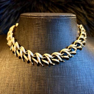 Vintage Coro Cream Enamel & Gold-Tone Tulip Shaped Link Necklace, 1950’s Vintage Coro 17” Enamel and Gold Tone Necklace, Mid-Century Coro