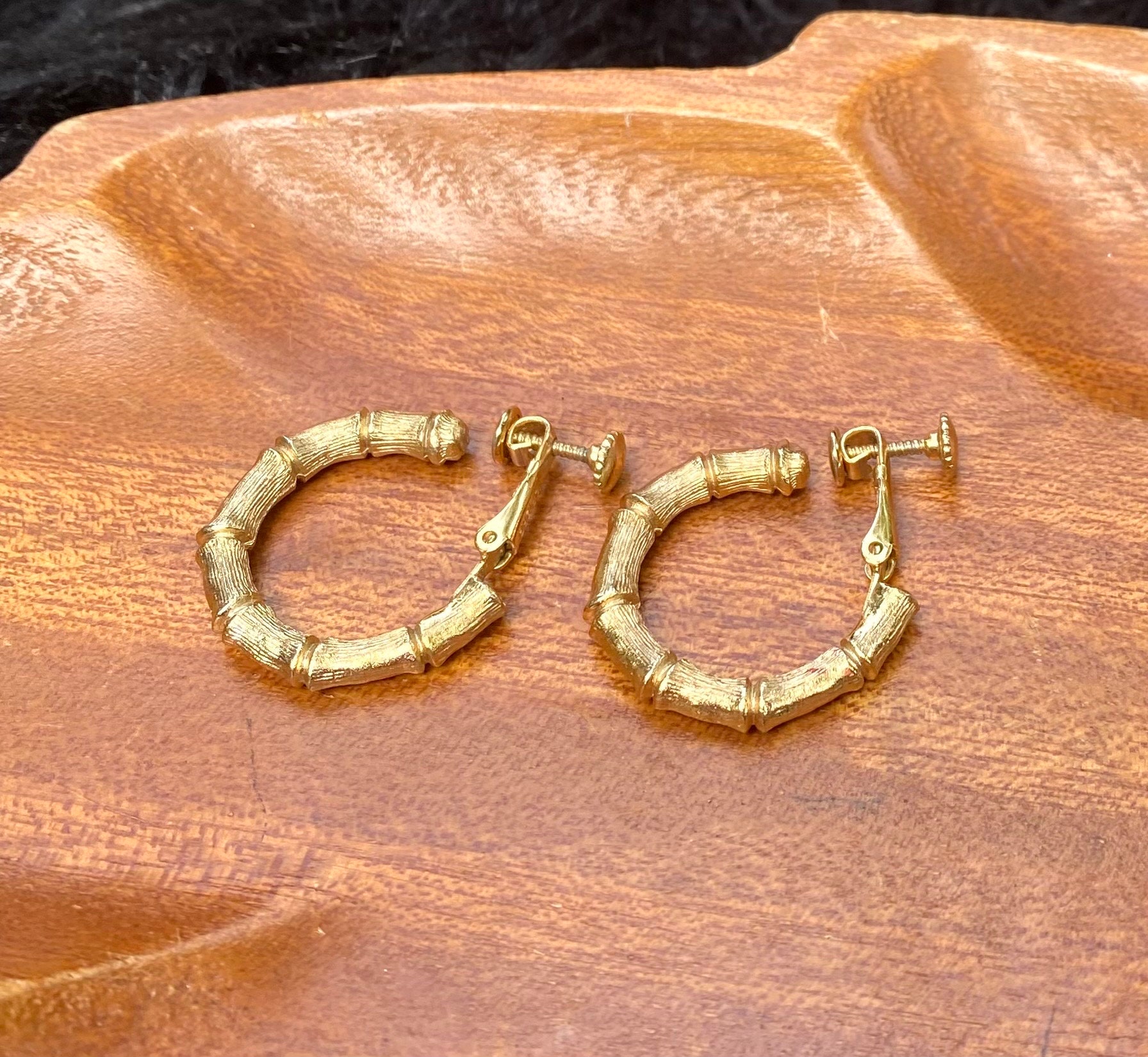 MONET 1970-1980 Bamboo Gold Plated Hoop Clip On Earrings – ATTICO ORO