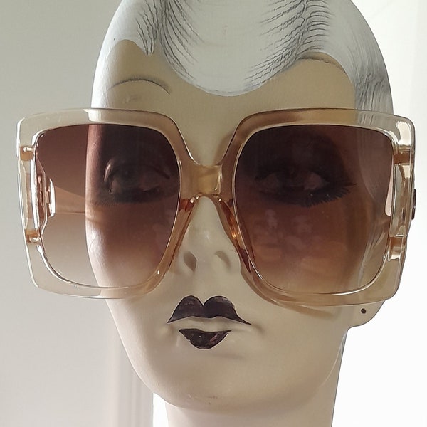 Beige brown oversized cruise wear sunglasses 60s 70s mod chic glasses ibiza san tropez milano sherry tinted lenses Thomas crown affair look