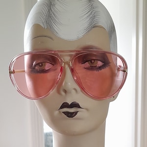 70s pink tint sunglasses police retro gradient oversized aviators light amber pale classy cool vintage style beach champions pretender ibiza