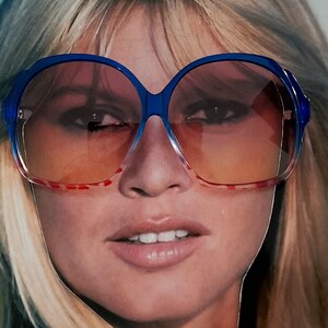 Blue tan ombre  light frame 70s gradient tint sunglasses jackie o oval shape oversized old school festival repro  cool vintage style beach