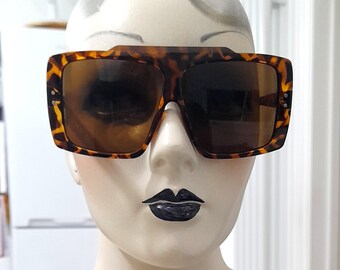 70s dark tint sunglasses jackie o 70s retro gradient oversized aviators light classic brown classy cool vintage style beach bar  ibiza