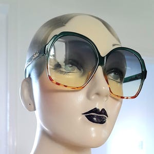 Green light frame 70s gradient tint sunglasses hexagon octagonal oval shape oversized old school festival repro  cool vintage style