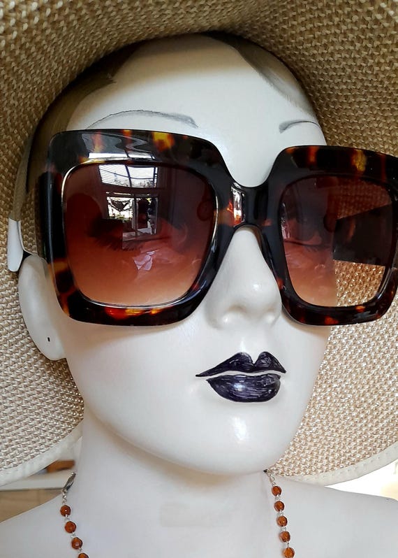 Fashion Sunglassess Tortoise Shell Effect Ombre Gradient  display picture 1