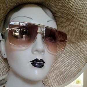 Classic style aviator stylish 70s retro chic classy sunglasses  amber  tinted lenses flattering shape charlies angels metal colour frame