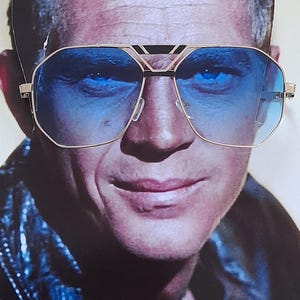 Occhiali da sole con montatura leggera in metallo anni &#39;70 blu sfumato Jackie O, occhiali da sole oversize aviator anni &#39;70 retrò, forma cool vintage stile Elvis, spiaggia Ibiza
