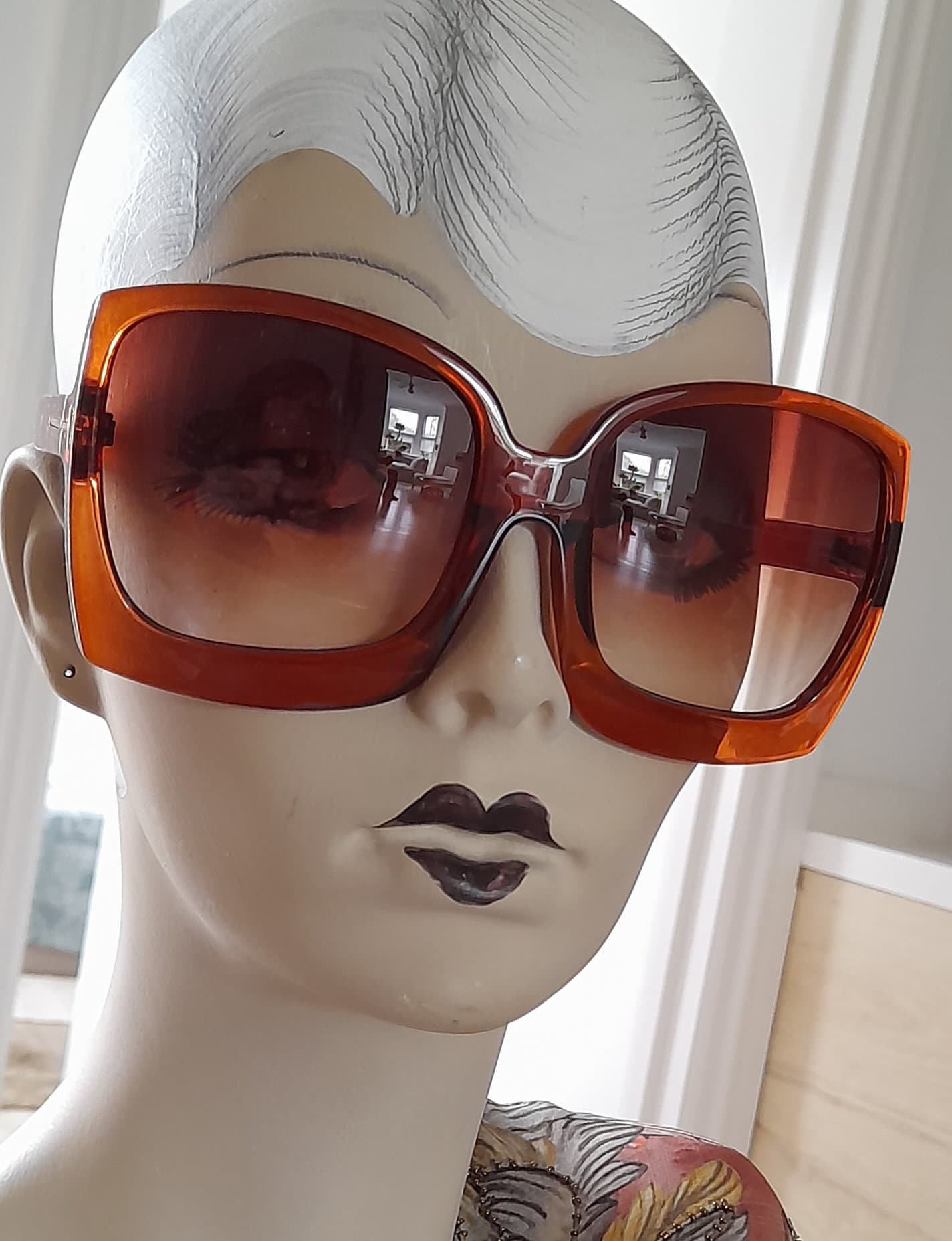 Occhiali da sole da donna anni '80 Italia