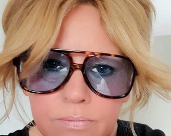 light frame 70s blue tint sunglasses jackie o 70s retro gradient tint oversized aviators shape  cool vintage style beach  ibiza