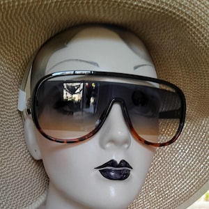 Repro chunky cut out ombre tint sunglasses ski snow retro gradient oversized aviators light classic brown classy 70s style beach bar ibiza