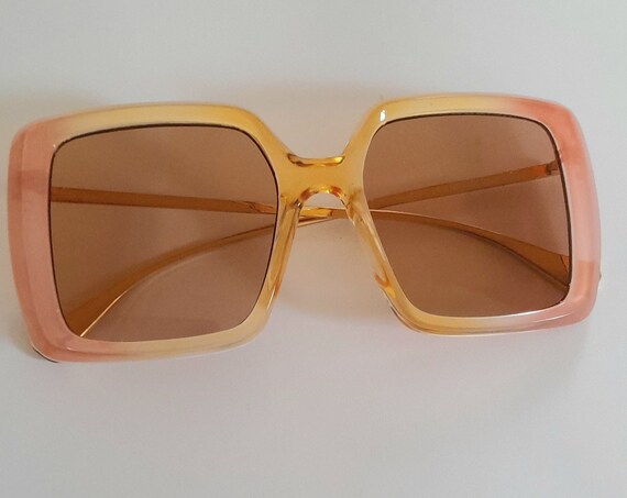 Peach pale coral retro sixties gradient tint ombr… - image 3