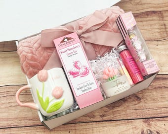 Caja de regalo con taza Tulip: manta polar, set de spa vegano