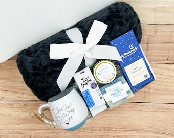 Caja de regalo para hermanas: manta polar, jabón vegano y café.