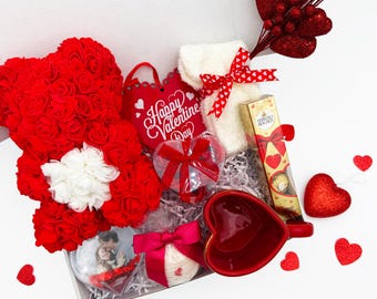 Caja de regalo de San Valentín: Oso de rosas, taza de corazón y bomba de cacao