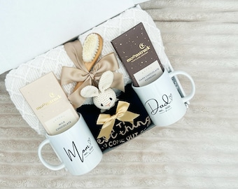 Caja de regalo con tazas personalizadas para mamá y papá: Artículos esenciales para padres primerizos