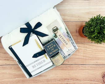 Caja de regalo para la jubilación: manta, diario y vela.