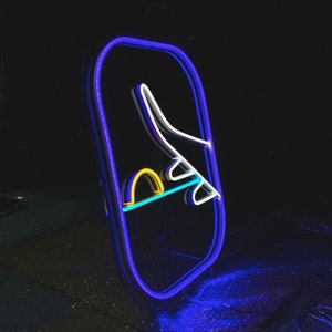 Insegna al neon a LED con finestrino dell'aereo / Luce al neon con vista sul cielo / Arte murale da viaggio - Dimensioni, stile e colori personalizzati, controlla la tua luminosità
