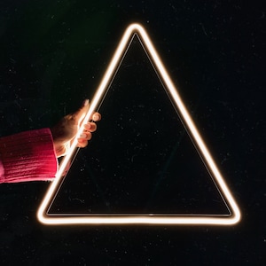 Insegna al neon a LED triangolare, decorazione geometrica minimalista: scegli il colore, la dimensione e controlla la luminosità!