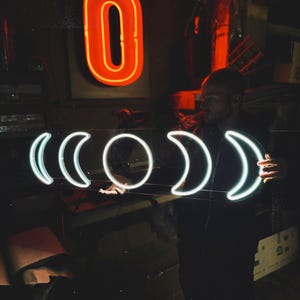 Mondphase LED Neon Schild | Mond Wand Dekor für Haus | Boho Astrologie Geschenk