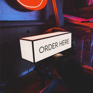 Bestel hier-bord | Tafel- en wandlichtbak | Bedrijfsbord | USB-aangedreven lichtbord | Tafeldecoratie | Verlicht bord