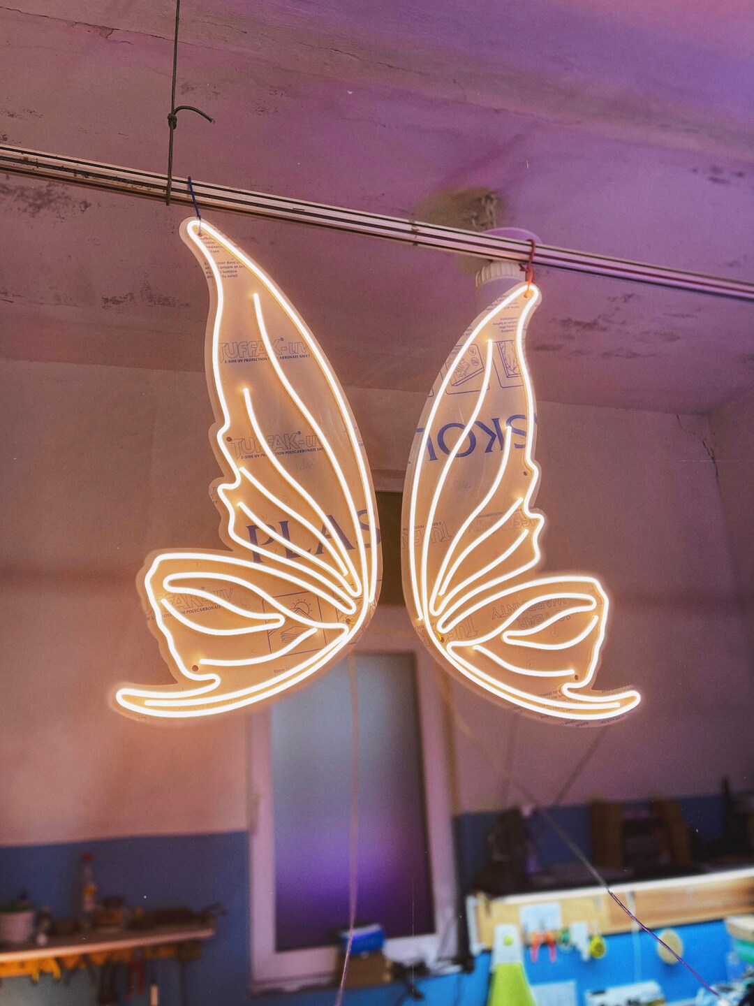 Moses Just One More Chapter LED-Schmetterling - Lila Neonlicht Für Leseecken