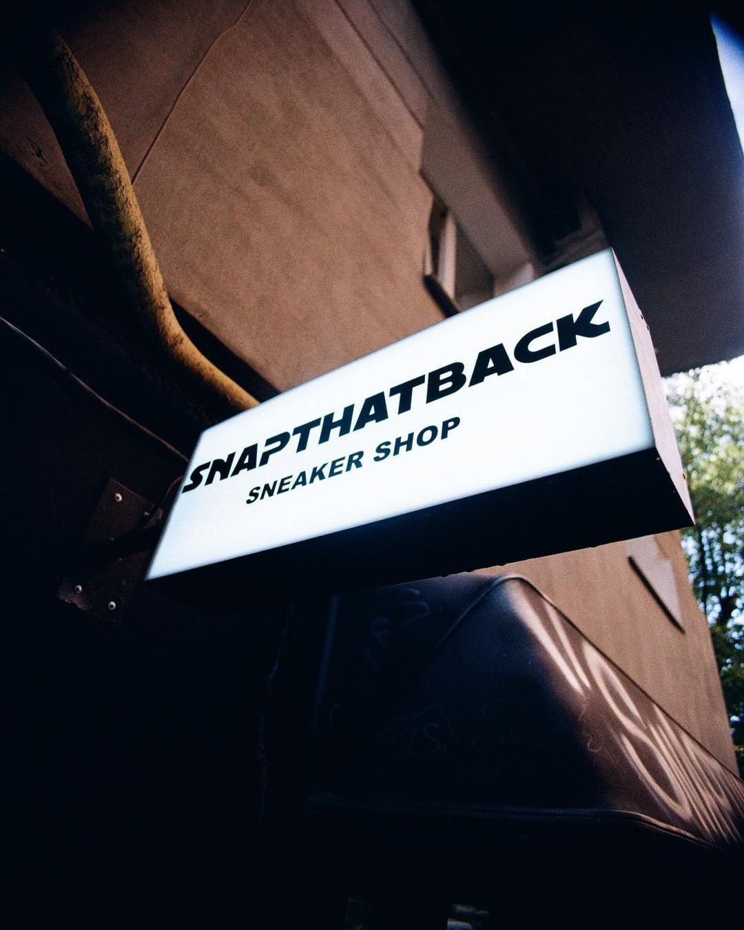 両面投影ライトボックス | 屋外吊り下げ LED | 会社名照明サイン