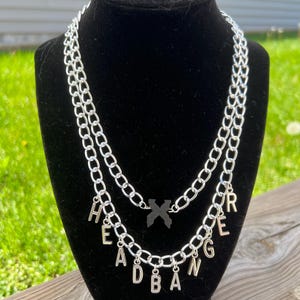 Collar con dije de EDM inspirado en Headbanger (personalizable)