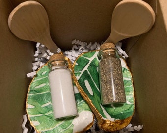 Oyster Shell Salt & Pepper-table setting-decorative-sea life-coastal decor