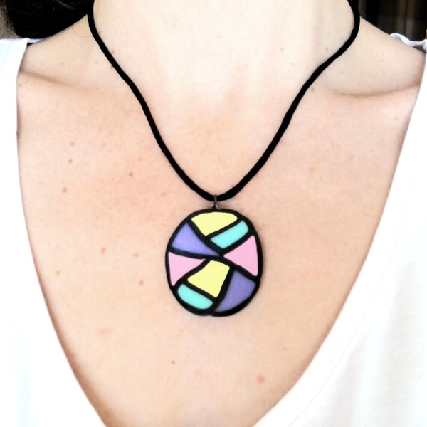 Ensemble multicolore de fimo sous la forme d’un ovale, pendentif, boucles d’oreilles et bague, vitrail dans des tons pastel, assorti en argile polymère