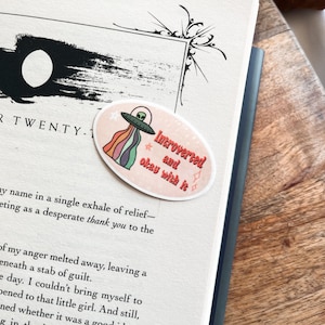 Sticker introverti et d'accord, sticker livresques, sticker kindle, sticker livresques pour fille, autocollant Kindle pour fille, cadeau pour amoureux des livres
