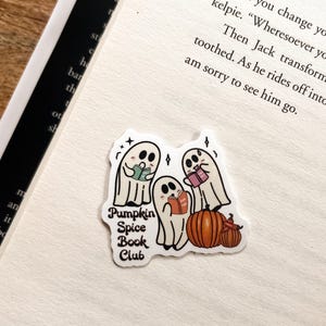 パンプキン スパイス ゴースト ステッカー、本好きステッカー、Kindle ステッカー、本好きガーリー ステッカー、Kindle ゴースト、本好きギフト、ハロウィン ステッカー