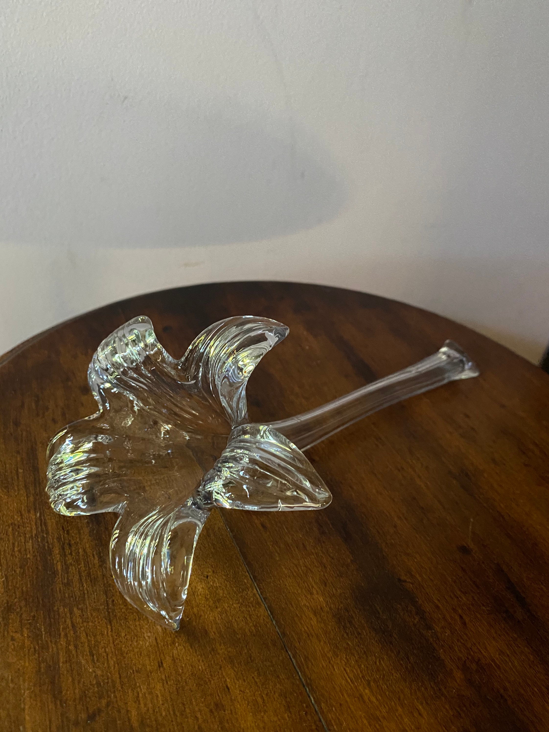 Hand blown glass flower. Pretty addition to any display. Etsy
