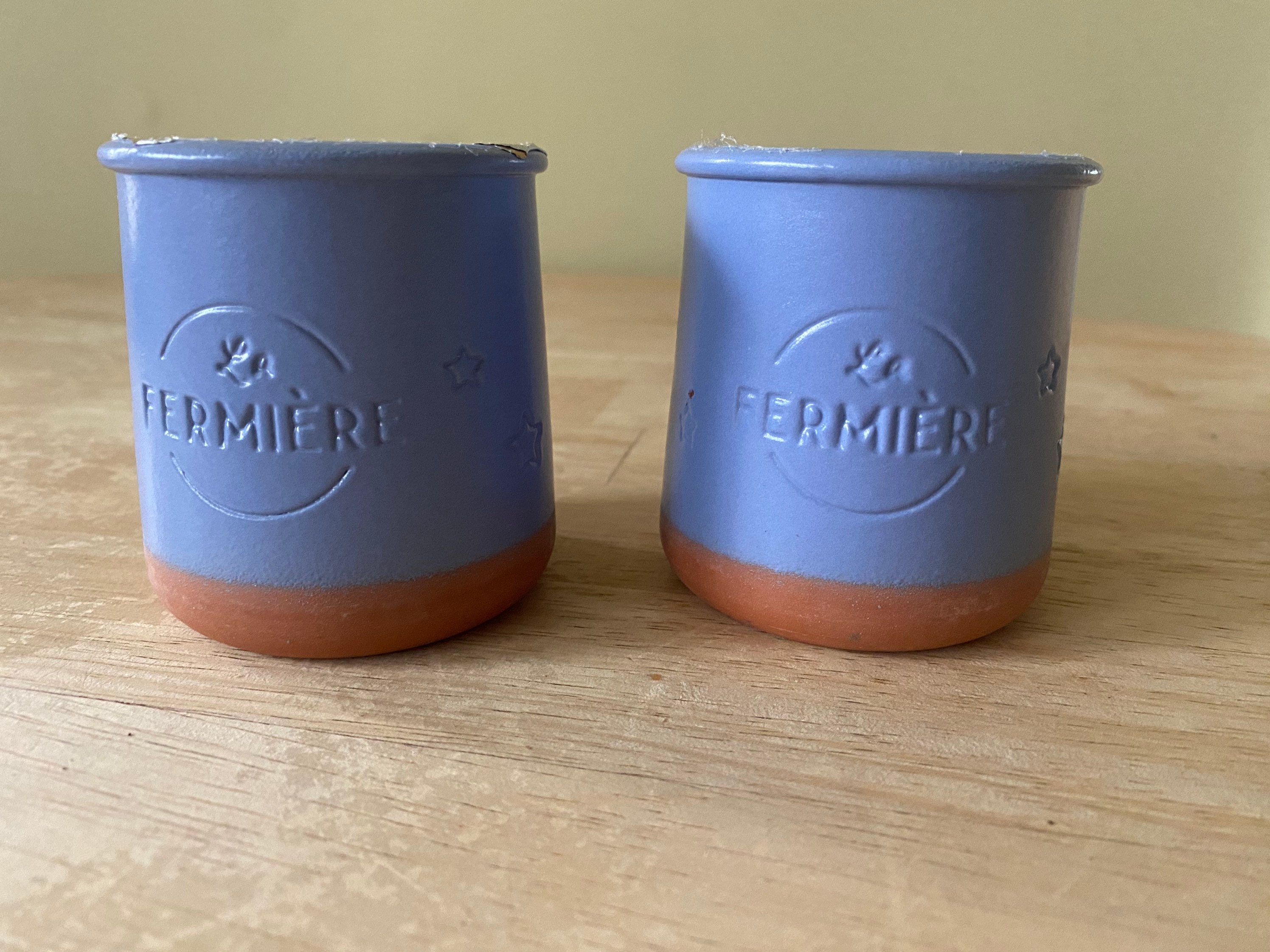 Macetas de terracota La Fermière. Juego de dos ollas de horno a mesa en color azul bígaro.
