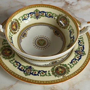 Empire Mustard by ROYAL WORCESTER. Zestaw płaskiej miski na zupę i spodka do śmietany. Wyprodukowano w Anglii. Doskonały stan.