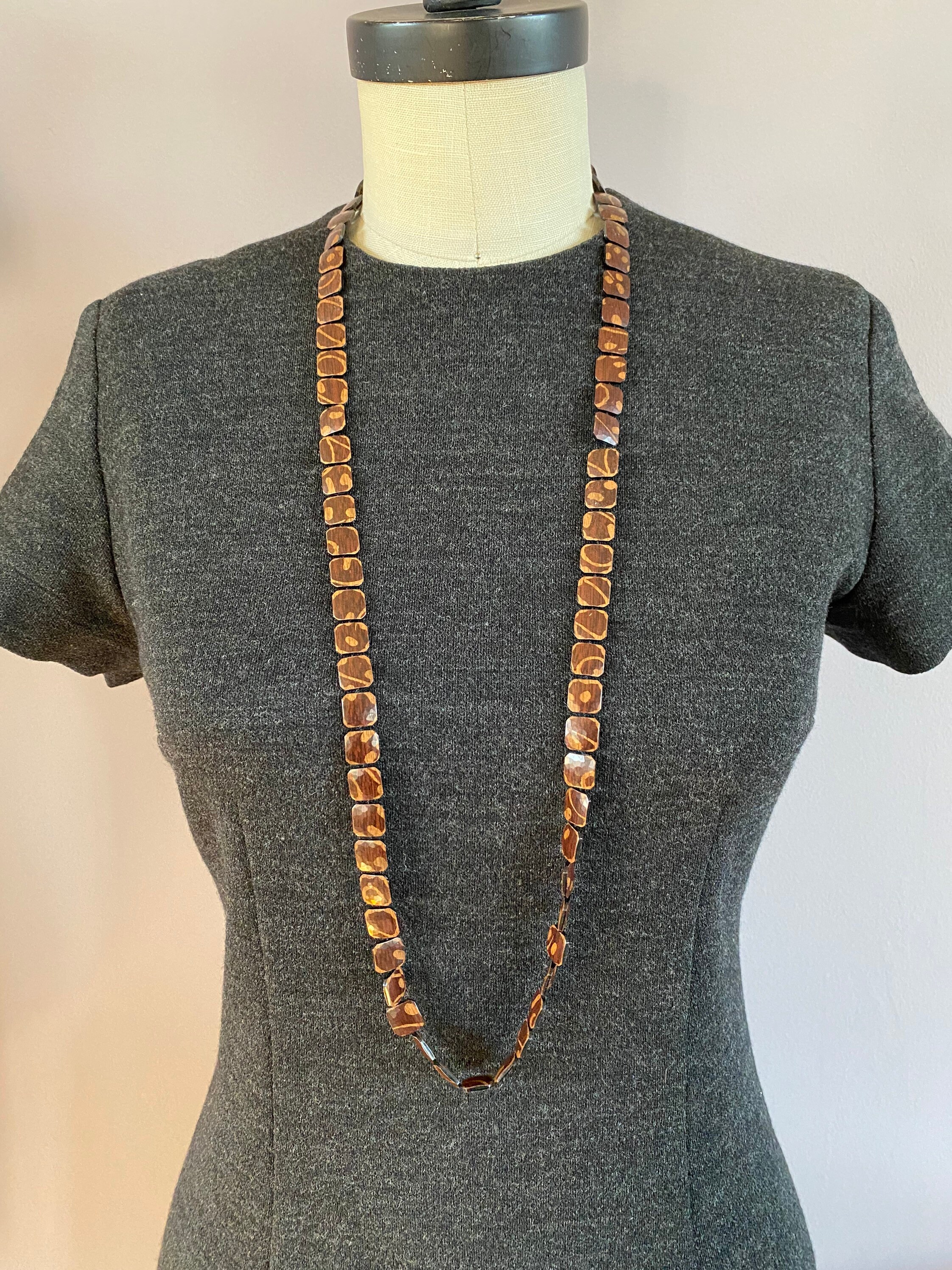 Ancien Grand Collier Sautoir en Bakelite couleur Ambre avec fermoir Art
