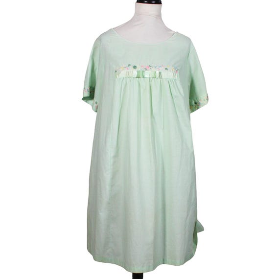 Vintage 1960s-70s Sears Pastel Green House Dress | Floral Embroidery & Bow Detail | Size 40/42 Vintage 1960s-70s Sears Pastel Green House Dress | Floral Embroidery & Bow Detail | Size 40/42