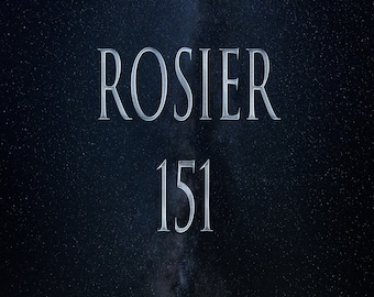 Puede incluir: Un letrero metálico plateado con el texto "ROSIER 151" sobre un fondo azul oscuro con estrellas blancas.