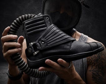 Cyberpunk-stövlar, läderstövlar, herrstövlar, steampunk-stövlar, herrstövlar med dragkedja i sidan, goth-stövlar, piratstövlar, svarta stövlar, specialdesignade stövlar för män