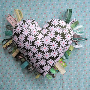 Heart pillow nest blanket for dementia sufferers – Dementia and autism therapy – Haptic motor activation – Activity for Alzheimer’s