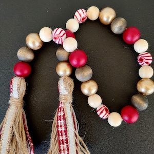 Christmas Wood Bead Garland, Tiered Tray Decor, Beaded Garland, Wooden Bead Garland, Farmhouse Beads, Garland with Tassel, Decorative Tray