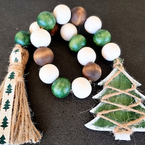 Farmhouse Christmas wood beads Garland, Christmas Decor, Christmas tree  Garland, Farmhouse Decor, Tiered Tray Decor, Garland with Tassel,